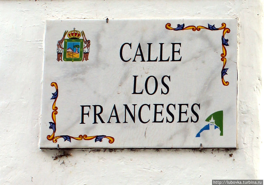 Красивые таблички c наименованиями улиц. Икод-де-лос-Винос, остров Тенерифе, Испания