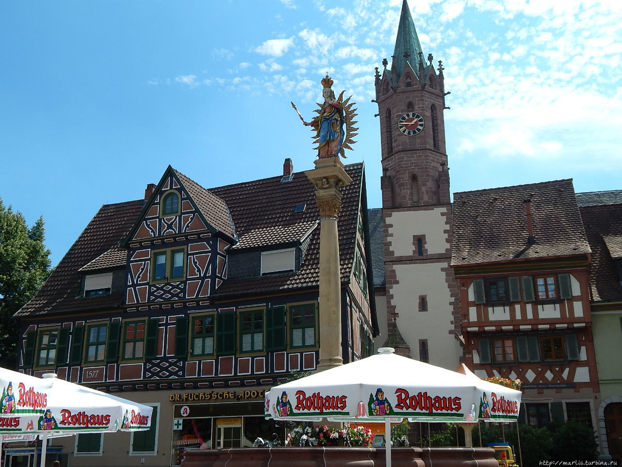 Рыночная площадь Марктплатц и колонна девы Марии Ладенбург, Германия