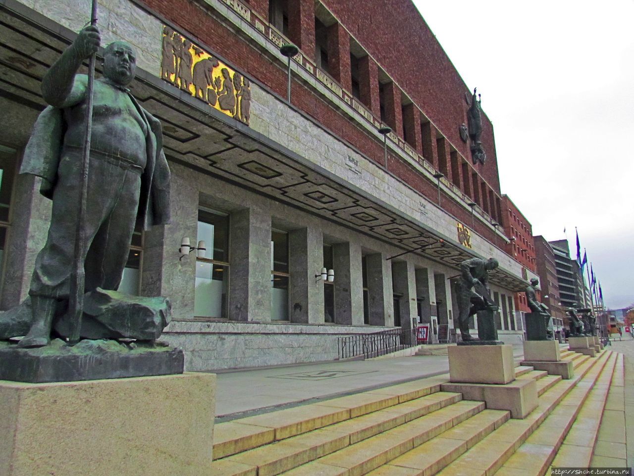 Ратушная площадь Осло, Норвегия Ратушная площадь Осло, Норвегия