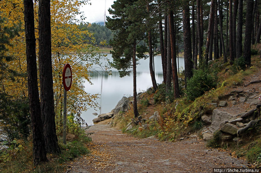 Горное озеро Llac d'Engolasters и возможность прогуляться Озеро Энголастерс, Андорра