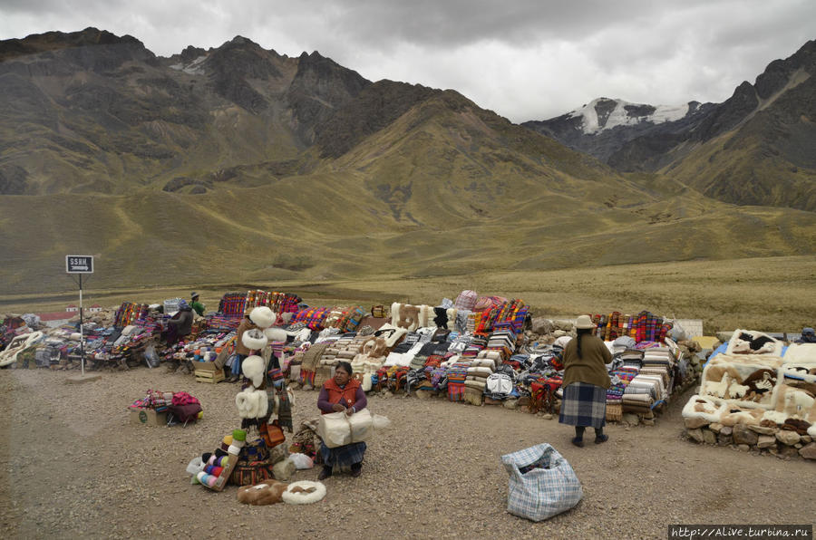 Горный перуанский тур-рыночек Перу
