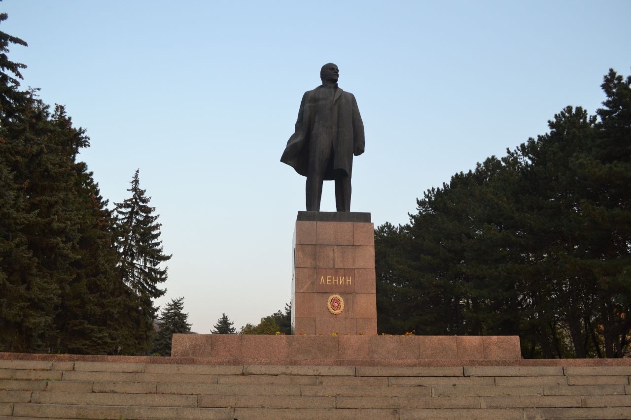 Памятник Ленину / Monument to Lenin