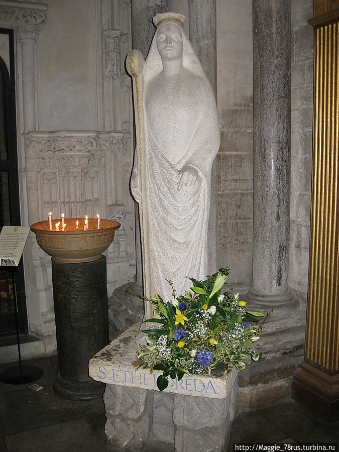 Фигура Этельреды, основательницы монастыря, на месте которого воздвигнут Собор Или, Великобритания