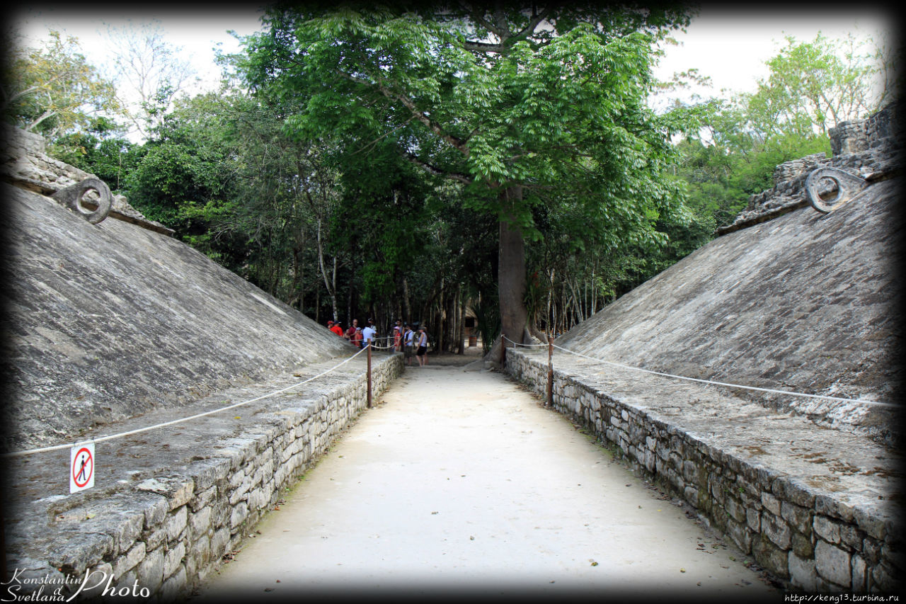 Коба–скрытые джунглями остатки некогда великого города майя Коба, Мексика