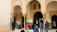Альгамбра — примерное количество туристов в начале ноября