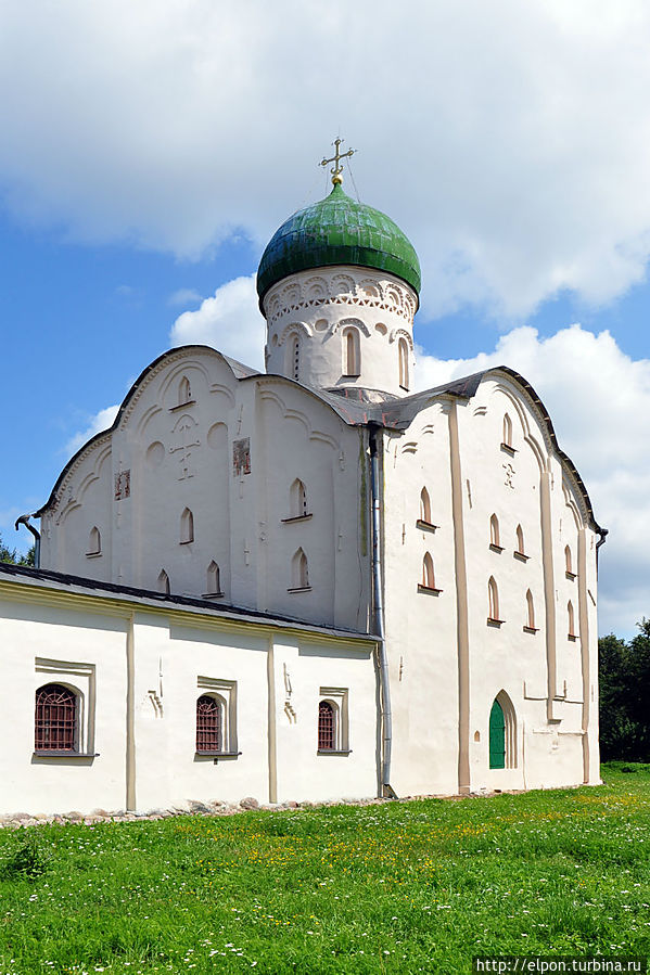 … Церковь Федора Стратилата на Ручью, 1360 — 1361 гг. Фресковую роспись церкви сравнивают с росписью церкви Спаса Преображения. Исследователи предполагают, что это — более ранняя работа Феофана Грека, либо произведение новгородского мастера, последователя прославленного художника. Фрески сохранились фрагментарно. … Церковь Федора Стратилата на Ручью, 1360 — 1361 гг. Фресковую роспись церкви сравнивают с росписью церкви Спаса Преображения. Исследователи предполагают, что это — более ранняя работа Феофана Грека, либо произведение новгородского мастера, последователя прославленного художника. Фрески сохранились фрагментарно.