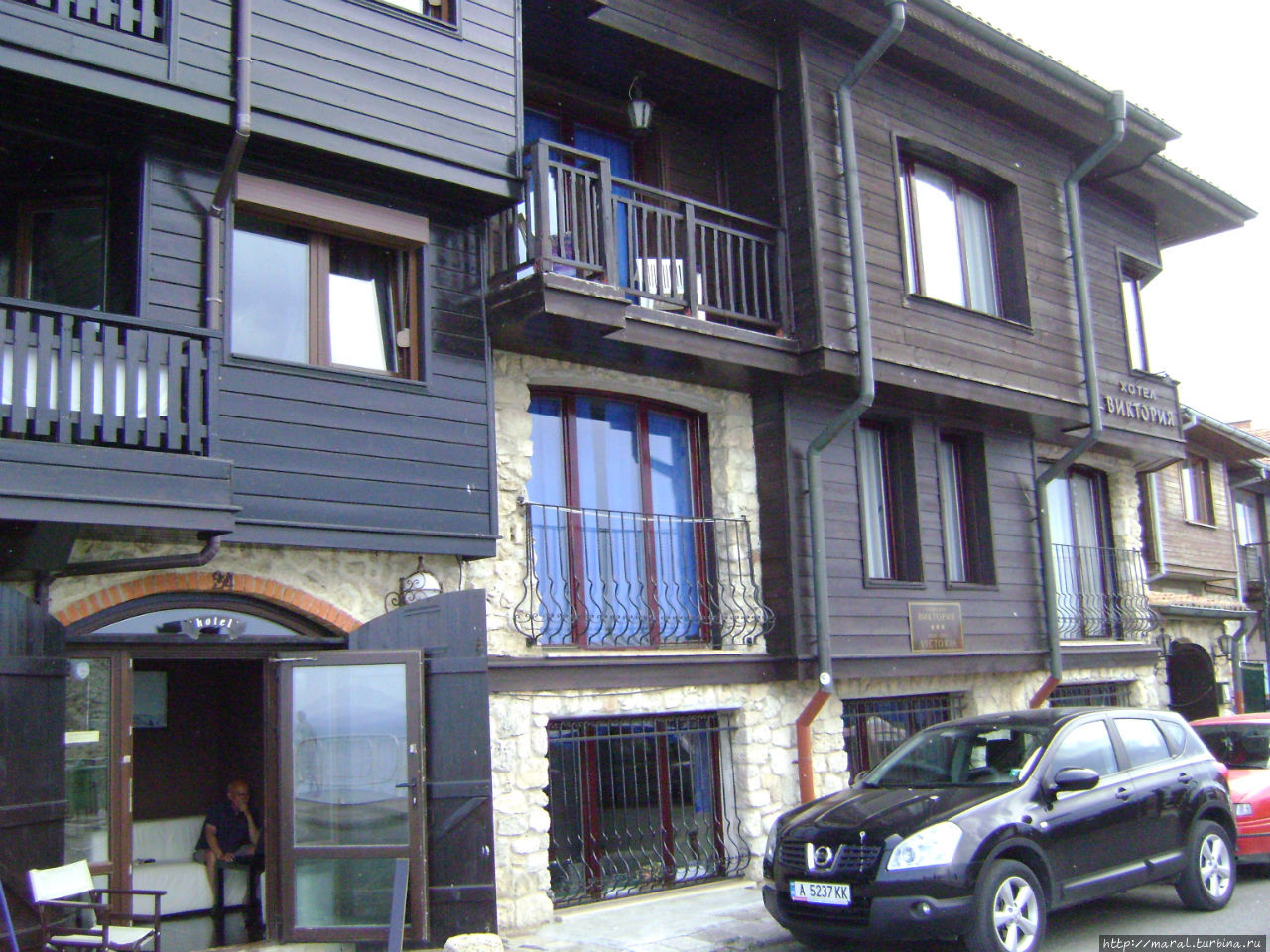 Во многих домах — новоделах располагаются гостиницы Несебр, Болгария