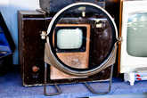 Уникальный экспонат – один из первых телевизоров, который нужно было смотреть через огромную линзу, увеличивающую изображение.