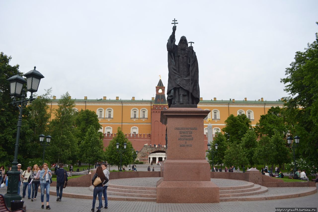 Памятник патриарху Ермогену / Monument to Patriarch Hermogenes