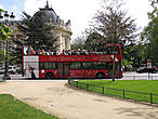 Туристический автобус.Он курсирует вокруг основных достопримечательностей Парижа,конечная остановка Гранд опера.