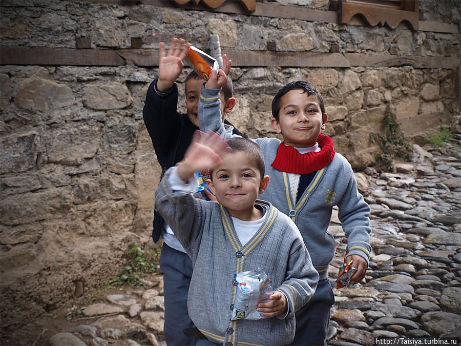 детишки в Джумалыкызык (Cumalıkızık) детишки в Джумалыкызык (Cumalıkızık)