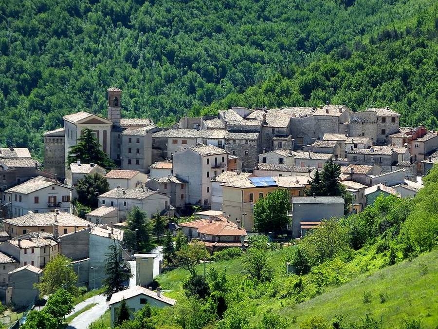 Средневековый городок Кастеллетта (Castelletta) Фабриано, Италия