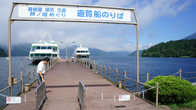 Прибыв в Хаконэ, первым делом побежали на причал озера Аси, чтобы посмотреть на Фудзи