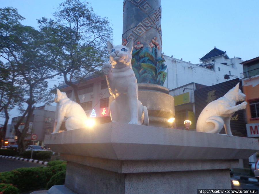Скульптуры котов Кучинг, Малайзия