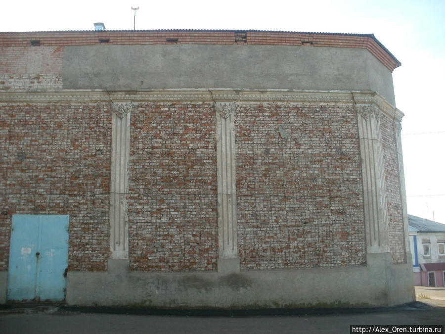 За углом этого прекрасного здания бывший кинотеатр Пионер. Оренбург, Россия