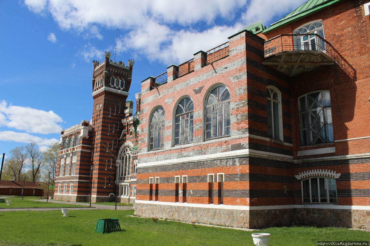 Спрятанный в лесах Марий Эл. Шереметевский замок Юрино, Россия Спрятанный в лесах Марий Эл. Шереметевский замок Юрино, Россия
