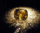 Золотой юбилей — самый крупный бриллиант в мире. Желто-коричневый бриллиант весом 545,67 карата. Он был найден в 1985 году в южноафриканской шахте. До огранки алмаз весил 755,5 карата. Обработкой камня занимался выдающийся огранщик Габи Толковский, который потратил на эту работу два года и в 1990 году представил миру бриллиант поразительной красоты. В 1995 году таиландские бизнесмены приобрели уникальный бриллиант и преподнесли его в подарок королю Таиланда Пхумипону Адульядету на 50-ю годовщину его правления. Это событие – золотой юбилей монарха — послужило основой для названия бриллианта. Сейчас Золотой юбилей находится в Бангкоке, в сокровищнице таиландской короны.