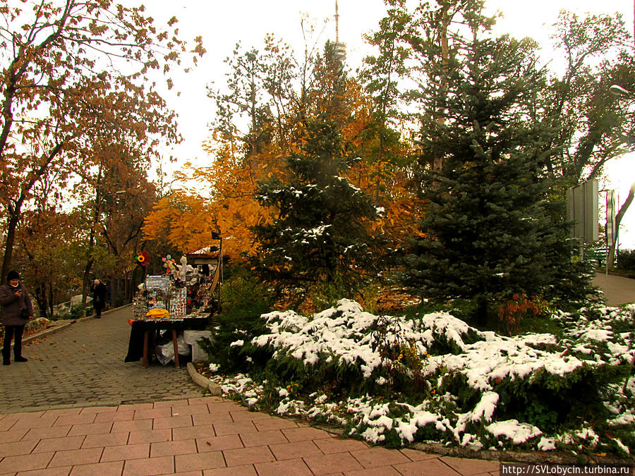 Мне довелось побывать на горе Кок-Тобе после того , как выпол первый снег. Мне довелось побывать на горе Кок-Тобе после того , как выпол первый снег.