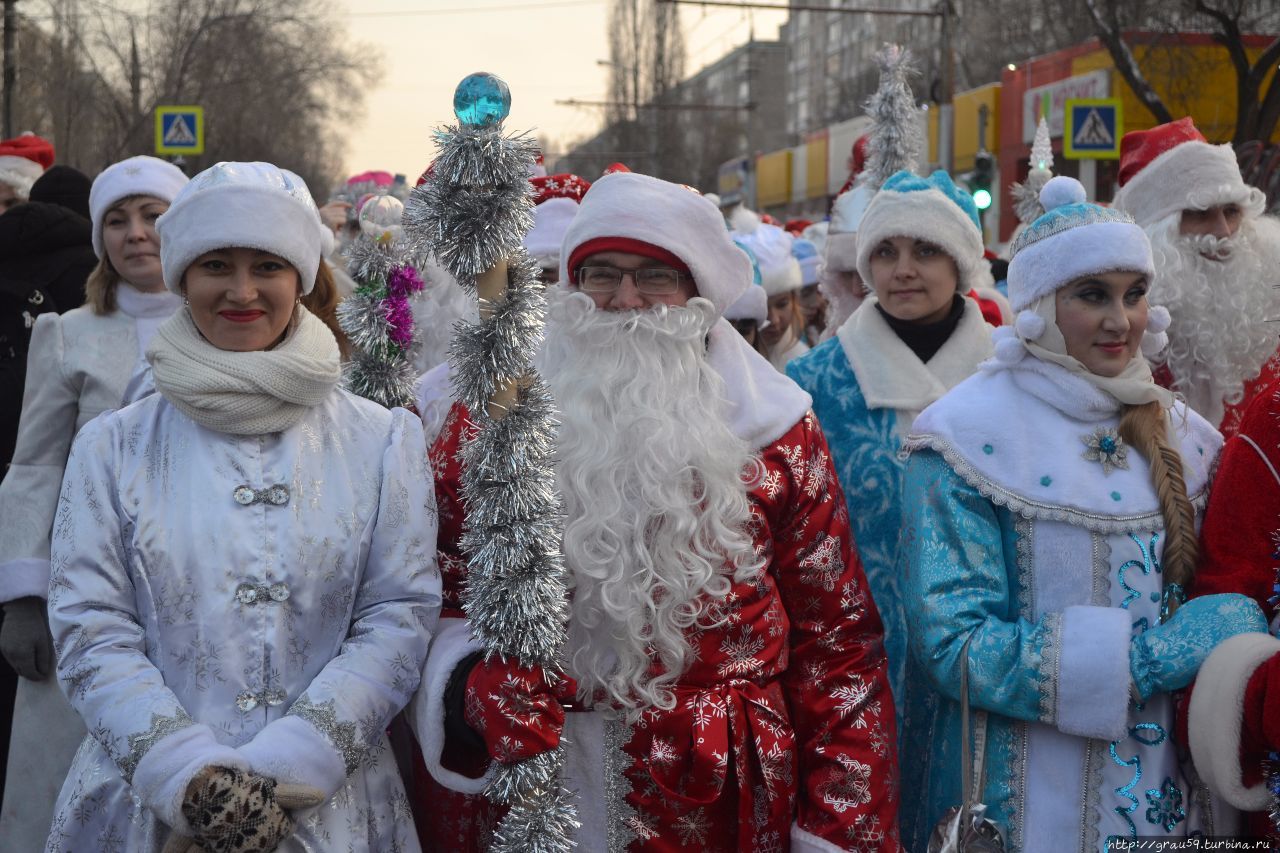 Парад Дед-Морозов, Снегурочек и прочих представителей сказок Энгельс, Россия