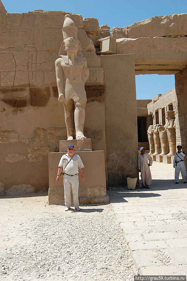 Я у входа в храм Луксор, Египет