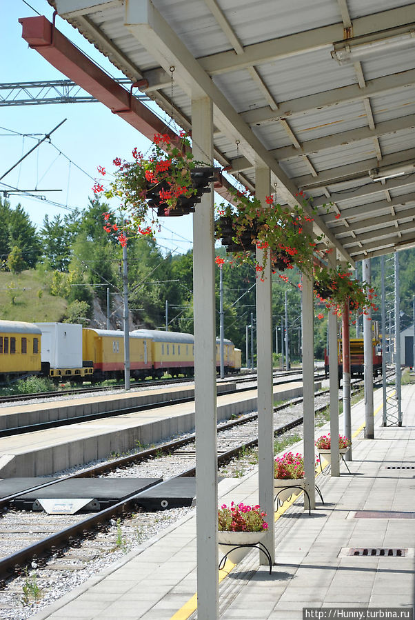 С другой стороны Автовокзал является железнодорожной станцией Опатия, Хорватия