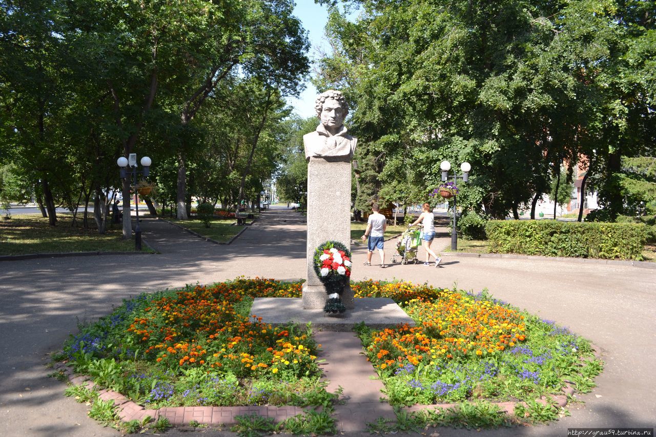 Сквер Пушкина / Pushkin Square
