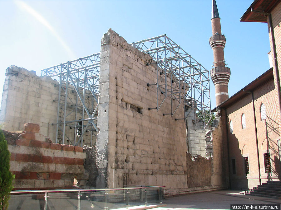 Стены храма Августа Анкара, Турция