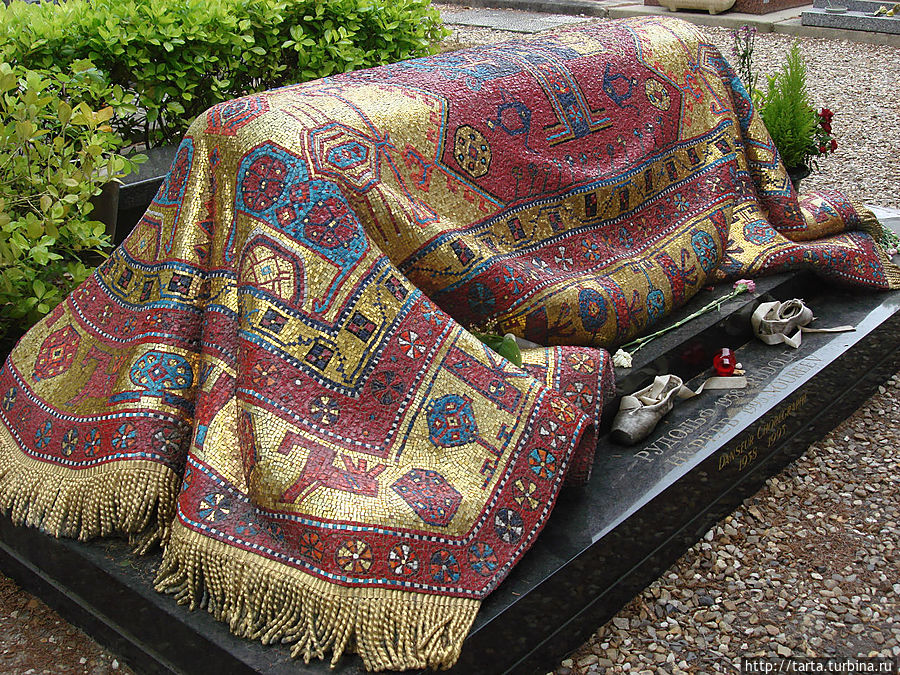 Рудольф Нуриев заранее придумал себе надгробье Рудольф Нуриев заранее придумал себе надгробье