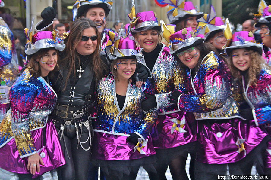 самое главно что на карнавале можно увидеть все что угодно, абсолютно любое и неформальное сочетание — людей, форм, цветов и это не вызовет никаких вопросов... самое главно что на карнавале можно увидеть все что угодно, абсолютно любое и неформальное сочетание — людей, форм, цветов и это не вызовет никаких вопросов...