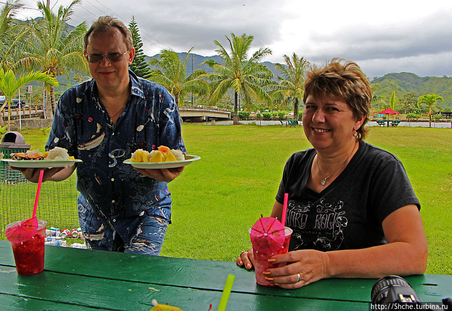 самообслуживание по-гавайски — муж сам обслуживает жену:)) Кахалуу, остров Оаху, CША