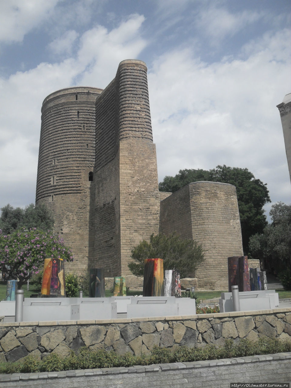 Девичья башня,чуть ближе Баку, Азербайджан