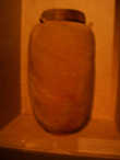 Музей Израиля в Иерусалиме. Глиняный кувшин из археологических раскопок на Мертвом море