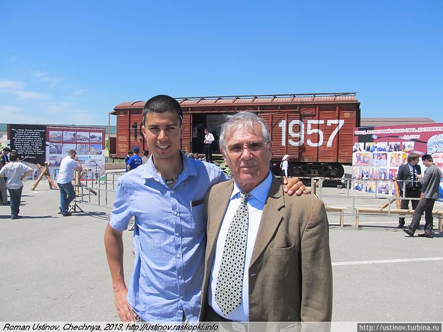 два пейсателя: Р. Устинов и Умар Ярычев два пейсателя: Р. Устинов и Умар Ярычев
