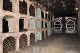 Теперь коллекция насчитывает более двух миллионов бутылок, что стало абсолютным мировым рекордом и удостоилось записи в книге рекордов Гиннеса, как самое большое подземное хранилище вина в мире.