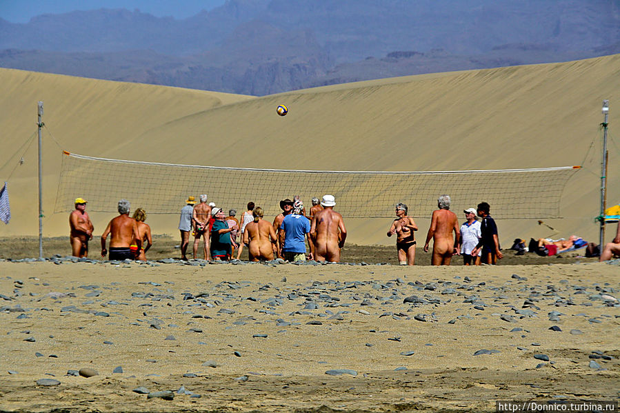 мало по малу добираемся до волейбольной площадки. где кого только не увидишь. Вот это мир где нет запретов, стереотипов и предубеждений мало по малу добираемся до волейбольной площадки. где кого только не увидишь. Вот это мир где нет запретов, стереотипов и предубеждений