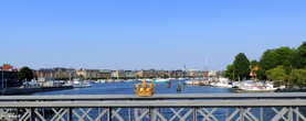 С моста, ведущего на остров Шеппсхольмен, прекрасно видна архитектура Стокгольма