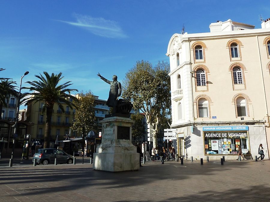 На площади Республики На площади Республики