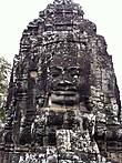Байон был построен спустя почти 100 лет после Ангкор Вата.  Строился после продолжительных войн.