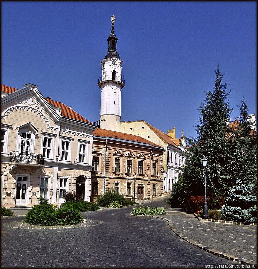 Пожарная башня. Будучи когда-то дозорной, она была перестроена и стала наблюдательным постом для пожарных. Пожарная башня. Будучи когда-то дозорной, она была перестроена и стала наблюдательным постом для пожарных.