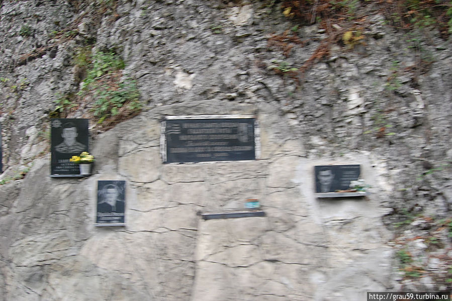Мемориальные доски у реки Гумиста Сухум, Абхазия