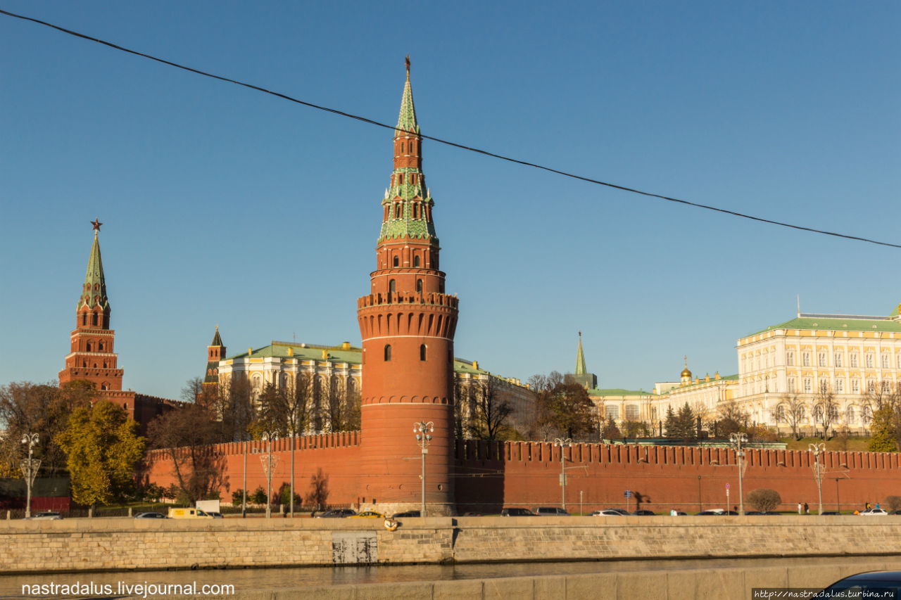 Виды на Кремль с Софийской набережной: Москва, Россия
