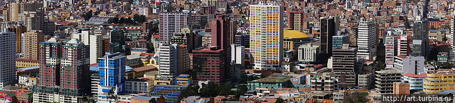 Город визуально четко делится на две зоны — бизнес и жилую Город визуально четко делится на две зоны — бизнес и жилую