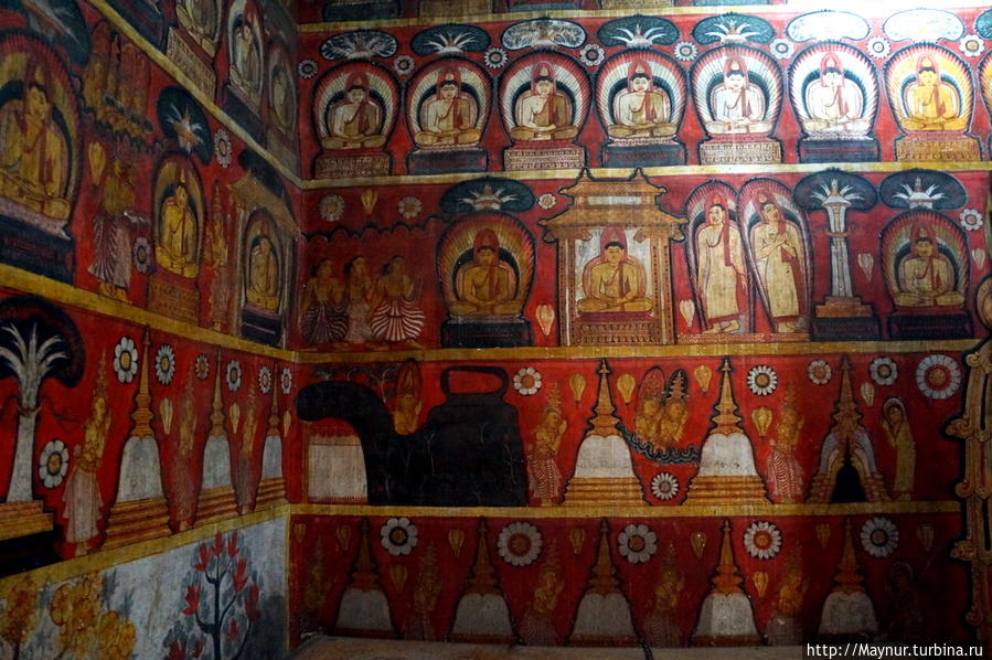 В   одной  из   пещер  верхнего  храма  стены  и  потолок  покрыты  яркими   фресками. Курунегала, Шри-Ланка