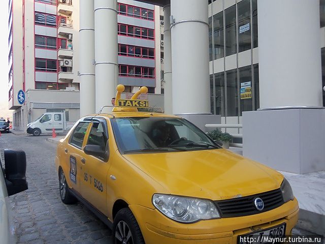 Такси с забавными рожками. Измир, Турция