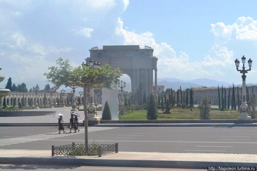 Триумфальная арка Гянджа, Азербайджан