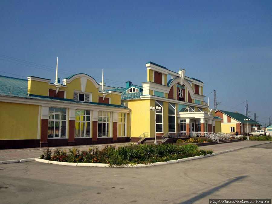 Железнодорожный вокзал, от которого 36 км до Новосибирска. Искитим, Россия