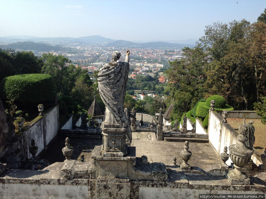 Брага, город с 2250-летней историей, один из старейших христианских городов, кроме того, считается ведущим центром теологических изысканий в Португалии и гордится титулом «Город архиепископов». Брага, Португалия