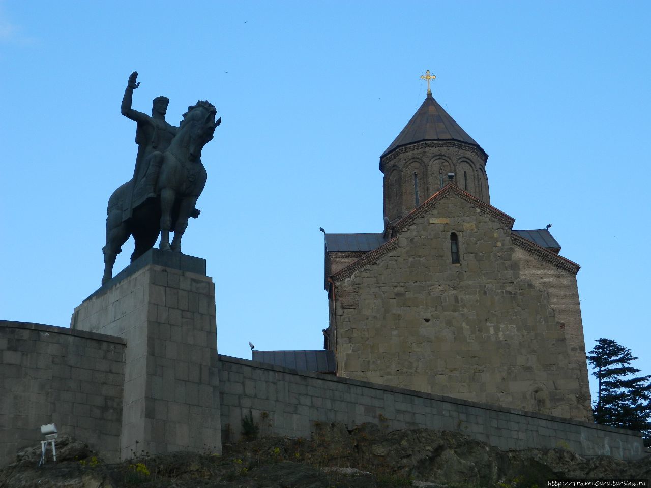 Статуя Вахтанга Горгасали, основателя Тбилиси Тбилиси, Грузия