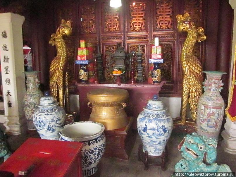 Ханой. Храм на озере Guon Ханой, Вьетнам