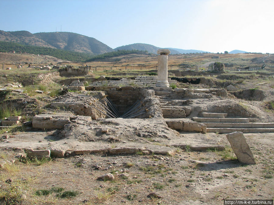 Грот Плутония Памуккале (Иерополь античный город), Турция